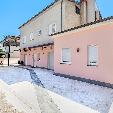 Rooms And Studio Flora Пореч Экстерьер фото