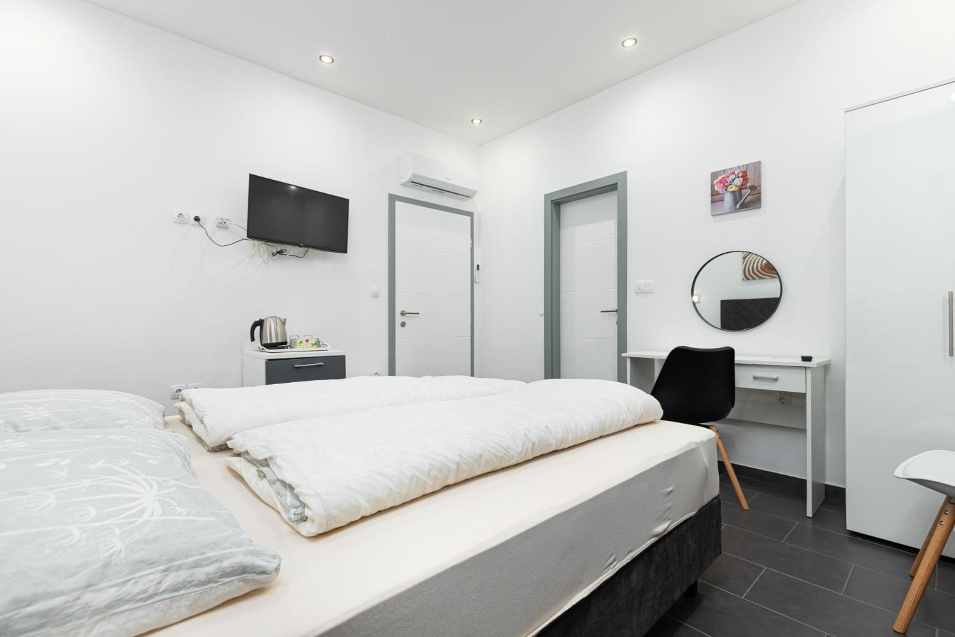 Rooms And Studio Flora Пореч Экстерьер фото