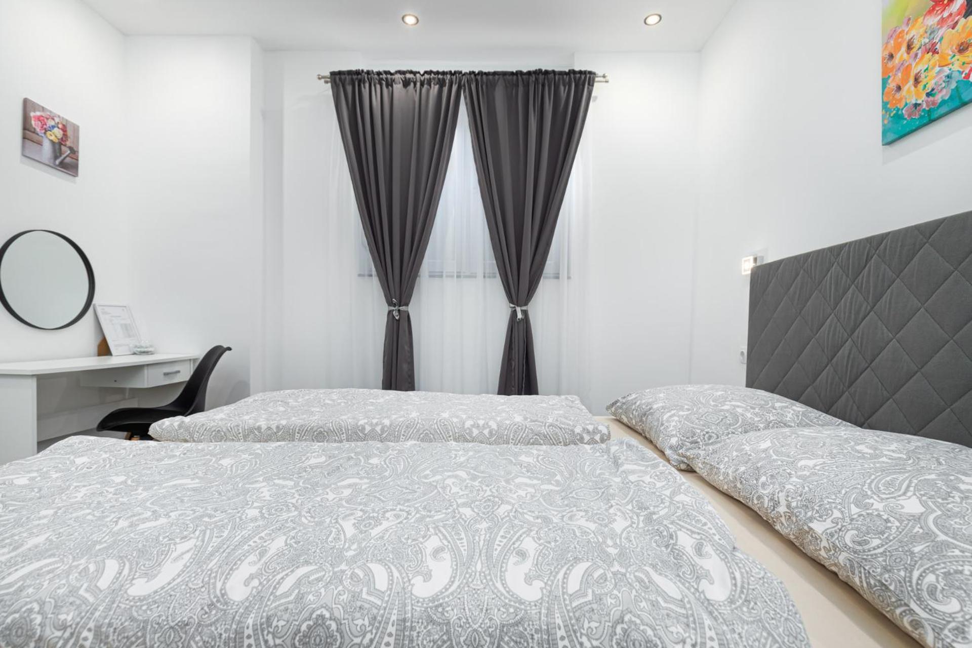 Rooms And Studio Flora Пореч Экстерьер фото
