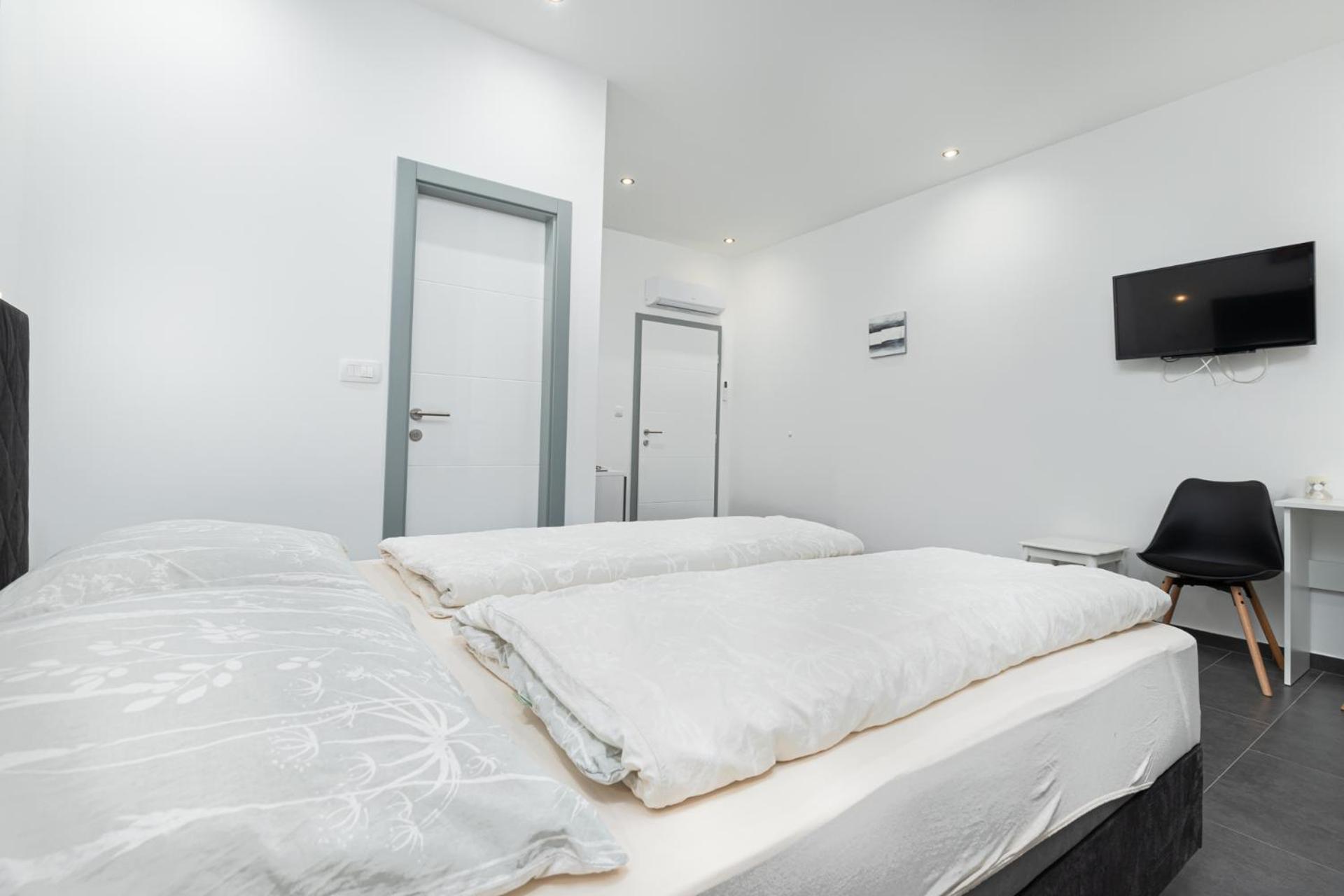 Rooms And Studio Flora Пореч Экстерьер фото