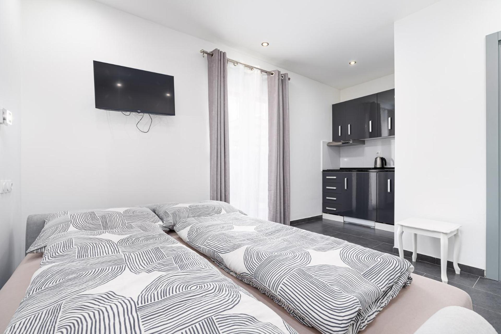Rooms And Studio Flora Пореч Экстерьер фото